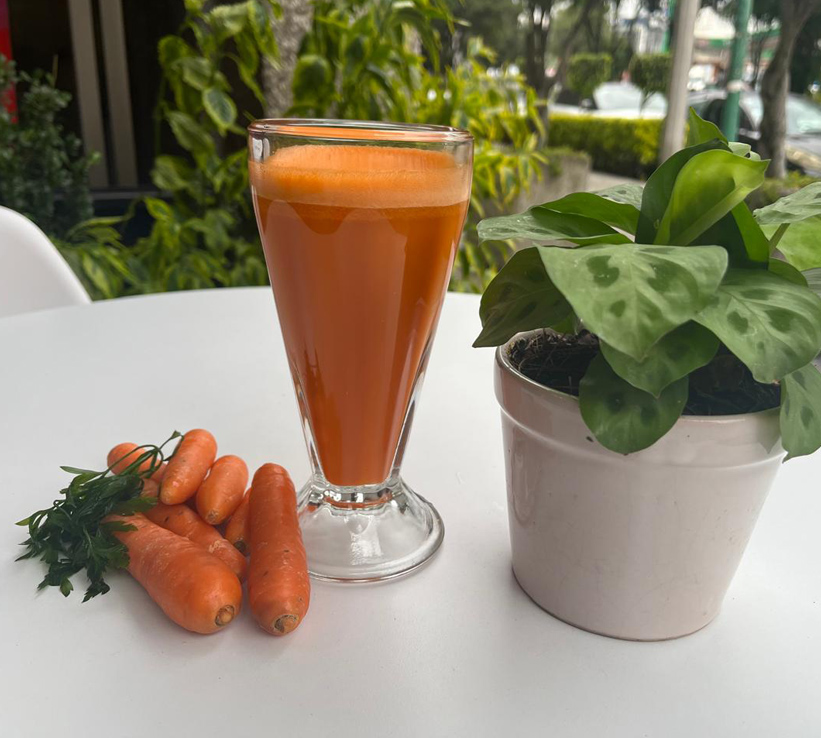 Jugos naturales - jugo depurador, jugo verde o jugo de zanahoria